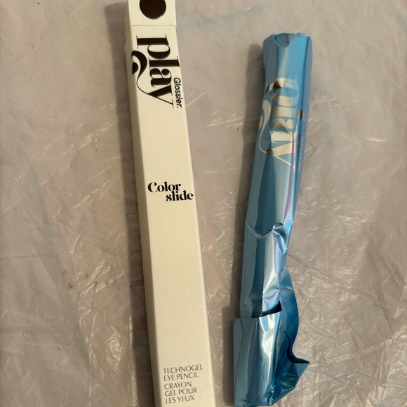 NWT Glossier Play Colorslide Eye Pencil - Picture 1 of 2